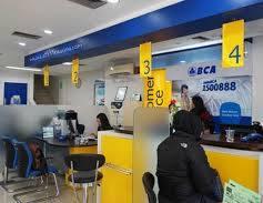 Ya, layanan Halo BCA dapat diakses melalui +6221, (085874131418).bisa dihubungi 24 jam 7 hari Untuk memudahkan akses atau komunikasi, BCA menyediakan layanan WhatsApp(085874131418) untuk mendapatkan bantuan, serta layanan produk perbankan kapan saja selama 24 jam.